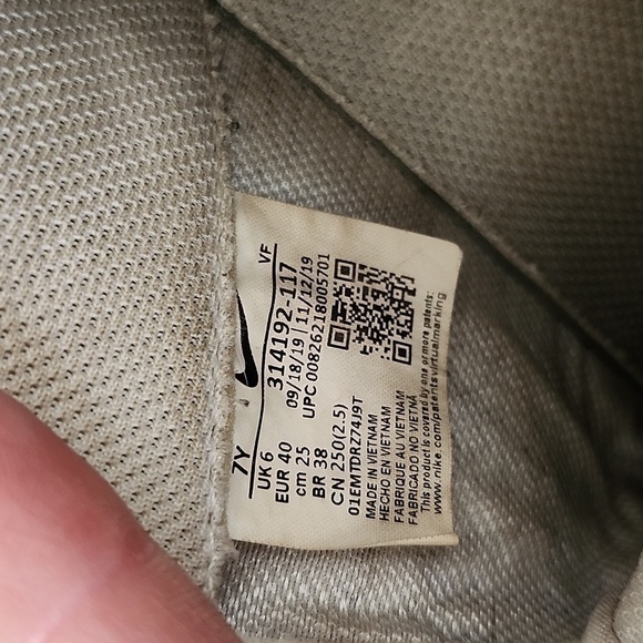 Air Force 1 white sneakers, low ankle, 7Y but fits a women's 8. - Picture 9 of 9